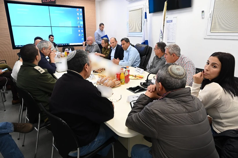 שר הבטחון נפתלי בנט בביקור בשדרות