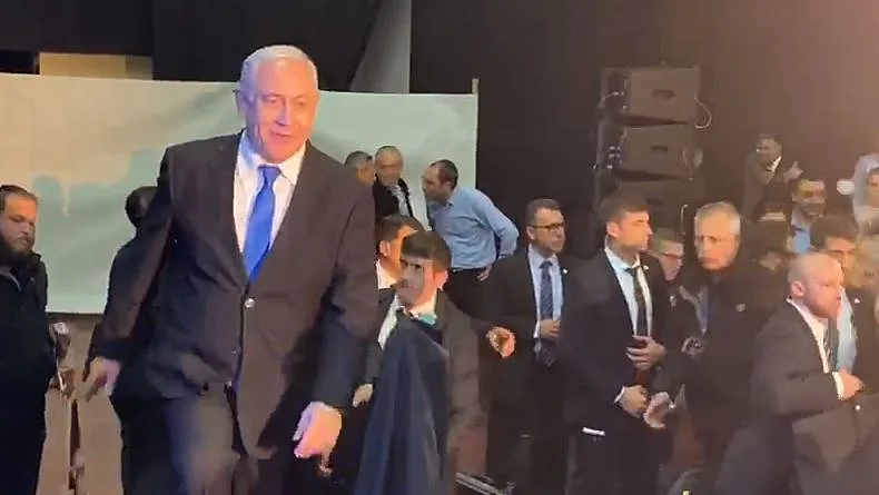 נתניהו עולה לבמה בכינוס מרכז הליכוד