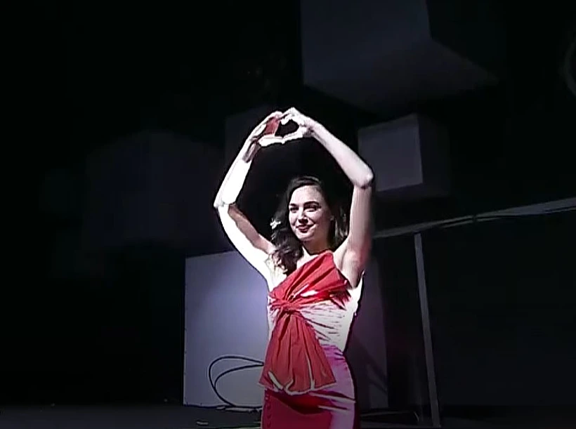 גל גדות - כוכבת הסרט ''וונדר וומן 1984''