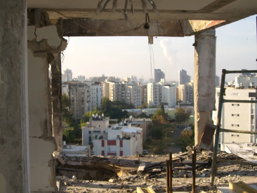 הבית של ידידה בילו לאחר פגיעת הרקטה