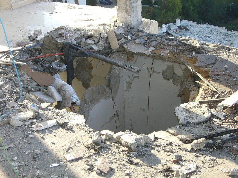 הבית של ידידה בילו לאחר פגיעת הרקטה