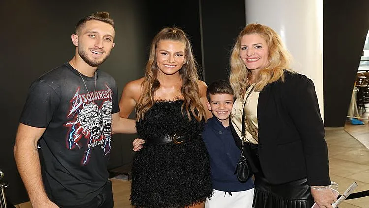 ולא נפרדת מבן. טיילור, זיני ודבי מילשטיין