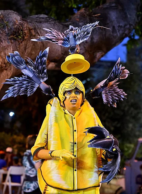 אחד המיצגים בפסטיבל אומנויות רחוב באילת