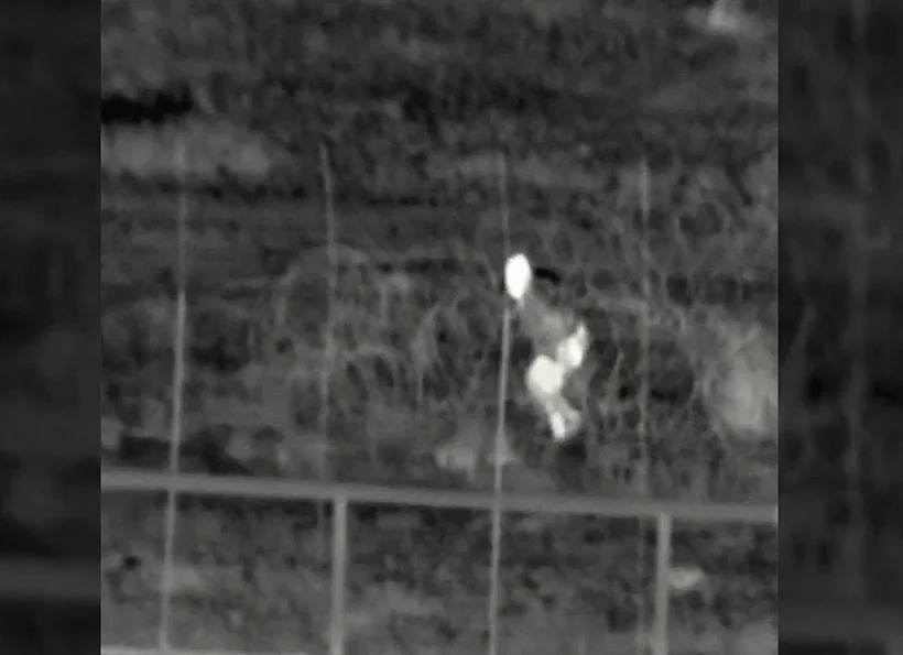 תיעוד המחבל החמוש שהתקרב לגדר המערכת בדרום רצועת עזה