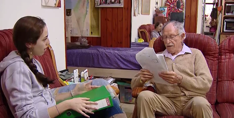 דריה דוקטורי שלומדת בחינוך ביתי, וסבה מנשה