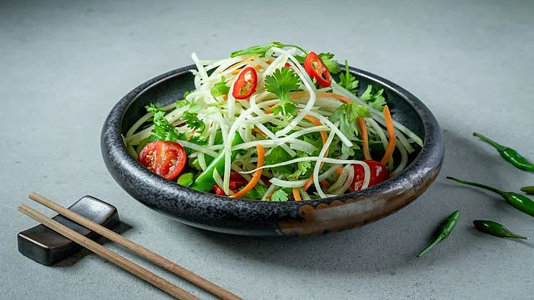 סלט פפאיה של דלי אסיאתי