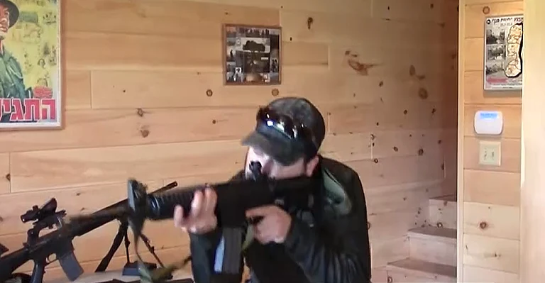 מיעוט יהודים שבוחרים להתחמש במונסי