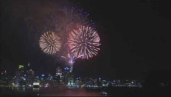 זיקוקים בחגיגות השנה החדשה בניו זילנד