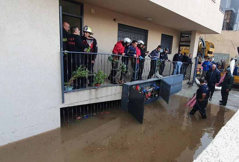 נזק שנגרם לבית בעקבות הצפות בתל אביב