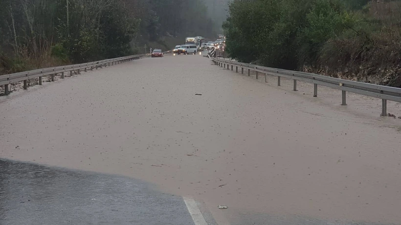 נחל הזורע חוצה בעוצמה רבה את הקיבוץ