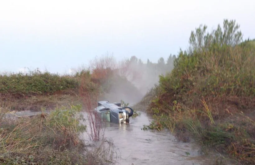 הרכב שבו נמצא הלכוד ללא רוח חיים