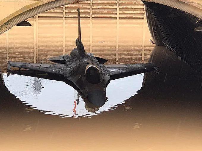 הצפת המטוסים בביס חיל האוויר בדרום