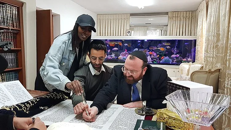 ברכה והצלחה. טהוניה רובל, יניב בן משה והרב דוד אברהם פרסמן