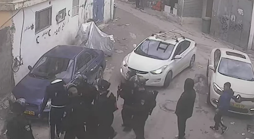 שוטרי מג''ב מתועדים מכים את עומר הנדי בשועפאט