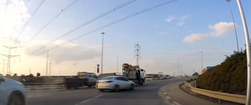 תיעוד ירי מנשק אוטומטי מרכב על משאית