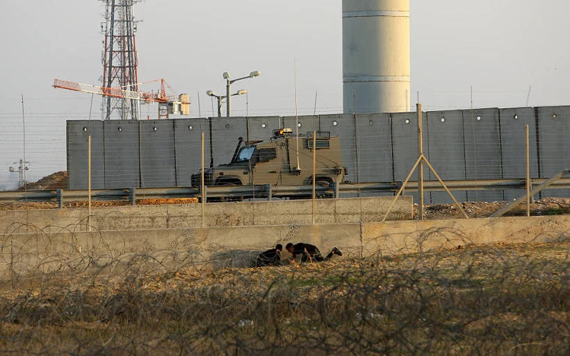 ג'יפ צה''ל על הגדר בעזה