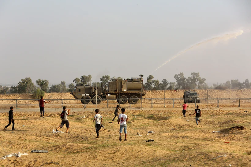 ג'יפ צה''ל על הגדר בעזה