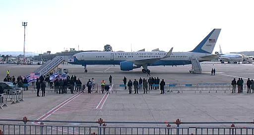 מייק פנס סגן נשיא ארה''ב נוחת בנתב''ג