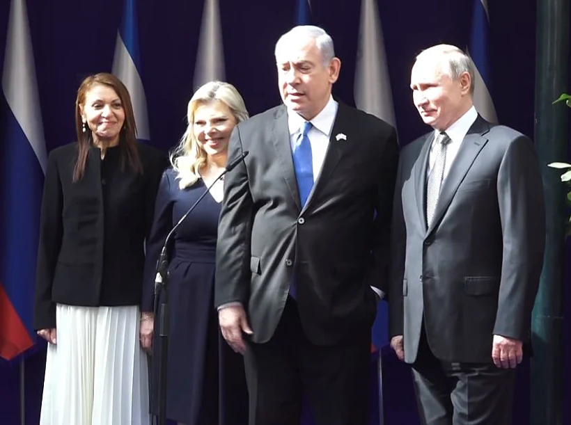 פוטין, ביבי ושרה נתניהו עם יפה יששכר בהצהרה בנושא שחרור נעמה יששכר