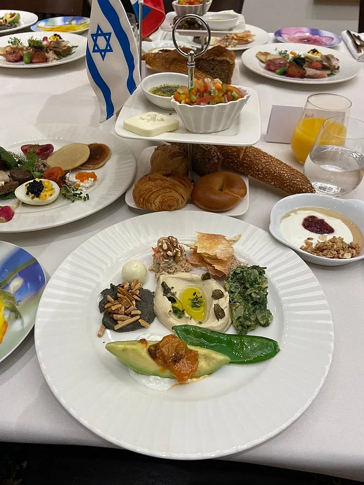 ארוחת הבוקר שהכין שאול בן אדרת לפוטין