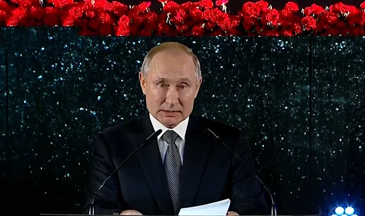 פוטין נואם בטקס חניכת האנדרטה