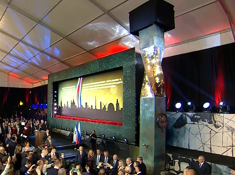 האנדרטה בגן סאקר לזכר המצור על לנינגרד