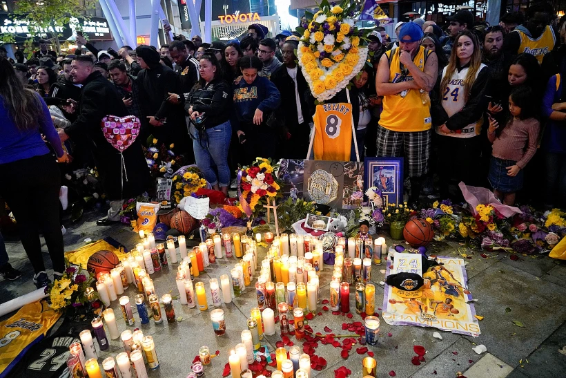 בוכים ומדליקים נרות זכרון על קובי בריאנט