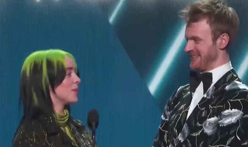 הזמרת בילי אייליש ואחיה פיניאס