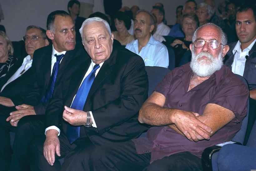 שמעון כהנר (קצ'ה) עם אריאל שרון