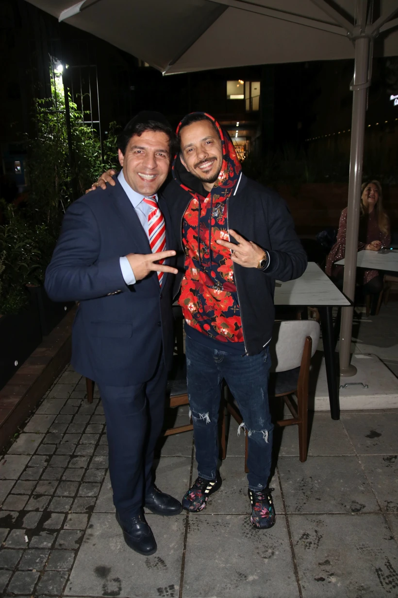 לא זז בלי הרב שלו. ציון ברוך ומרדכי חסידים