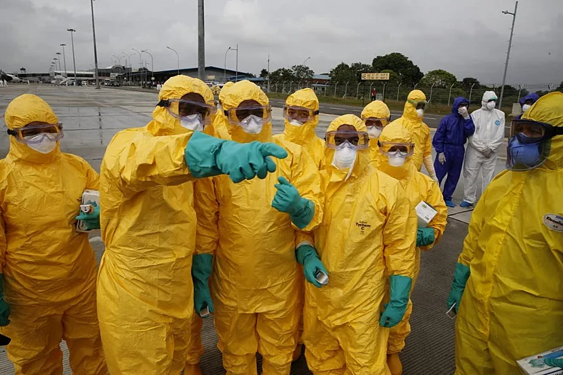 עובדים בשדה התעופה מוגנים בעקבות וירוס הקורונה