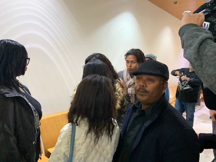 אביו של סלומון טקה בדיון בבית המשפט