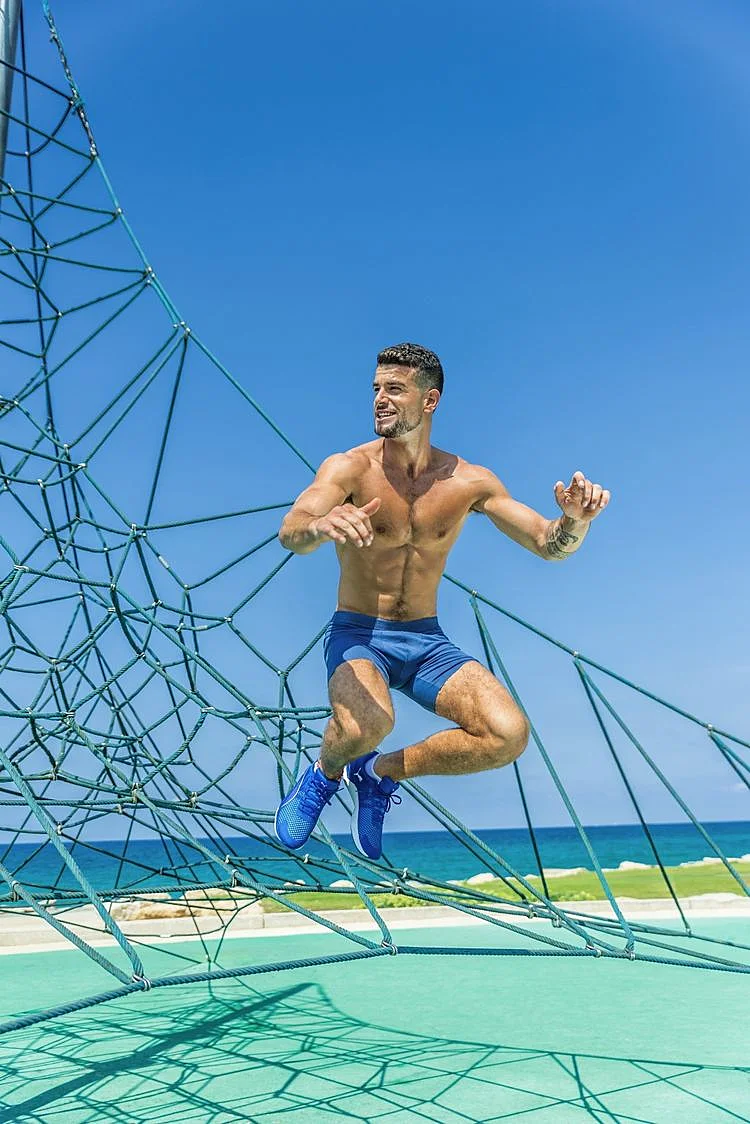 לא בפיג'מה. פול טשגיאן דלתא