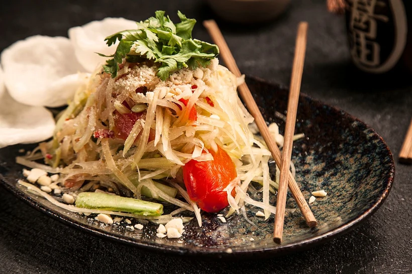 סום טאם. ובקיצור סלט פפאיה של מינה טומיי