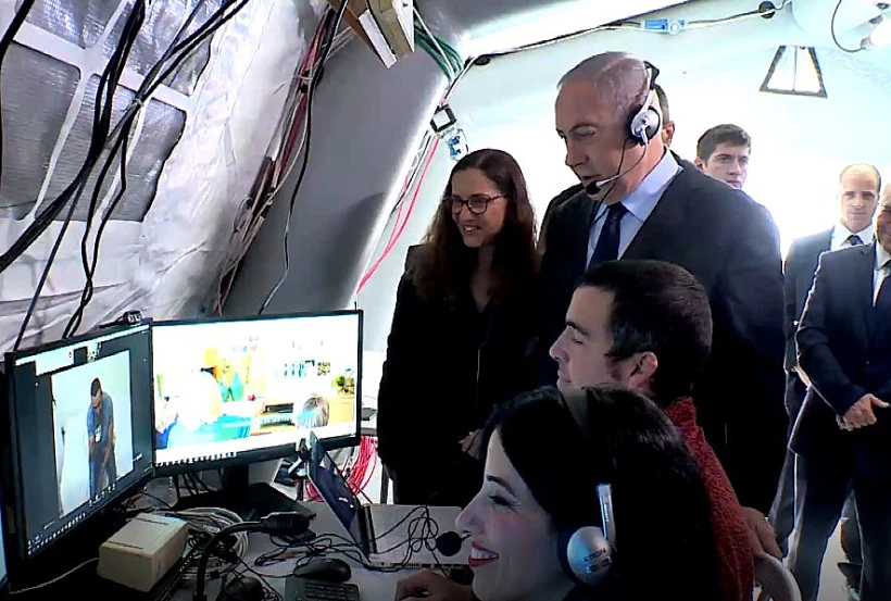 ביבי בסיור במתחם החדש שהוקם בשיבא בעקבות וירוס הקורונה