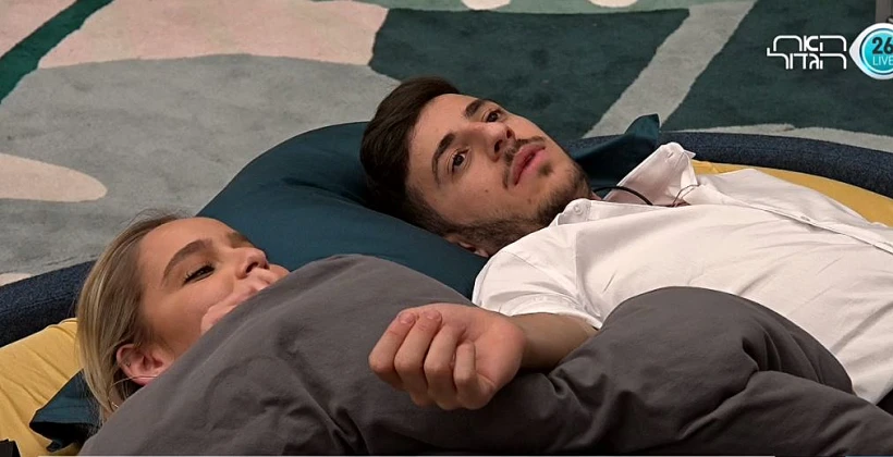 שירלי ואדם מתקרבים