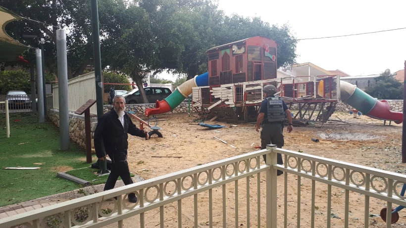 נפילת רקטה בגן שעשועים בשדרות