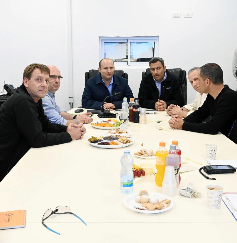 שר הביטחון נפתלי בנט בביקור בעוטף עזה