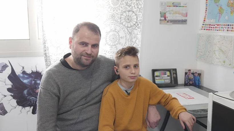 אלכס ברוטמן ובנו דניאל בן ה־10, תושבי אשקלון