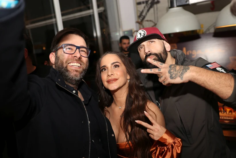 הנשק שלה. הצל, אורן חזן ואורין ג'ולי