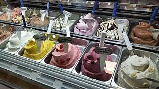 שני כדורי גלידה בעשרה שקלים. יטבתה