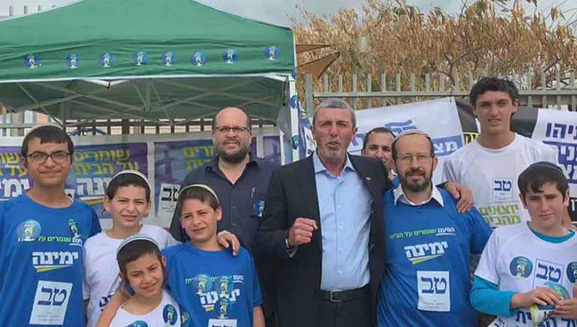 רפי פרץ לפני כניסתו לקלפי
