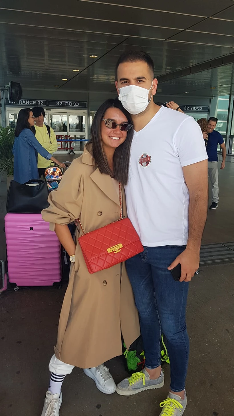 אדל בספלוב ומאץ' עבד לפני צילומי זוג מנצח 2020