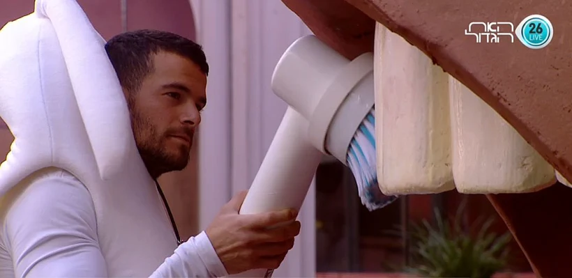 פול מצחצח שיניים