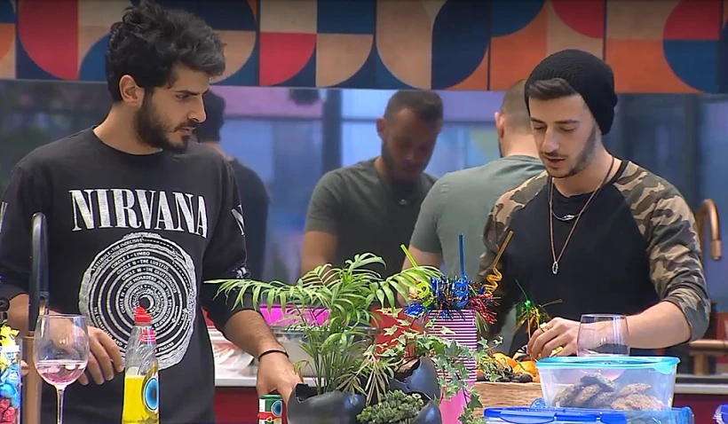 הדיירים מכינים שייקים