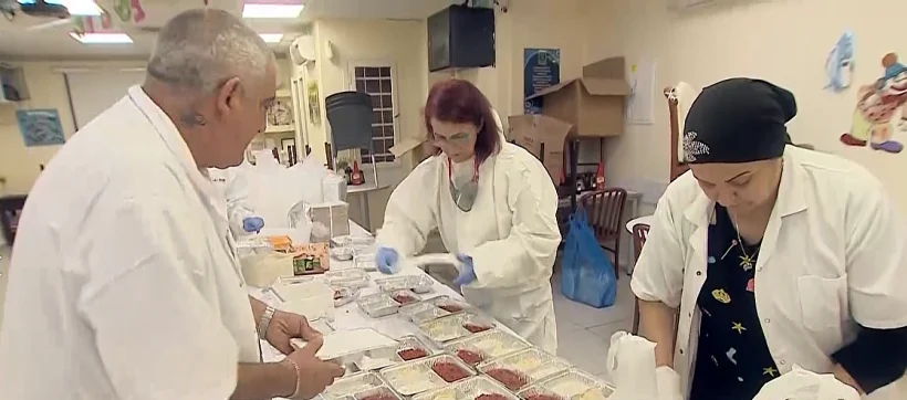 הכנת מזון למבודדים ולקשישים