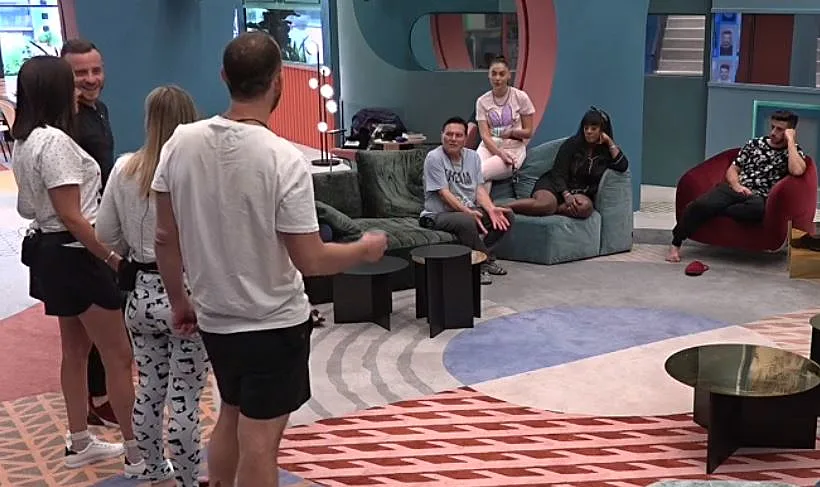 מבצעים את השיר של ציפי