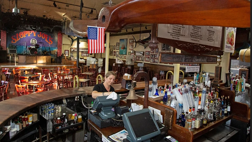 בר שנסגר עקב התפשטות נגיף הקורונה, פלורידה, ארה''ב