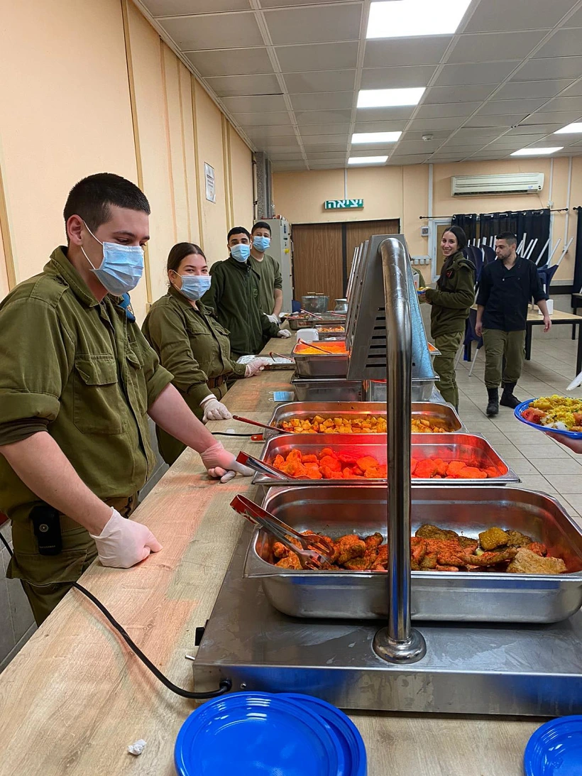 חיילי צה''ל מיישמים את הנחיות משרד הבריאות בבסיסים