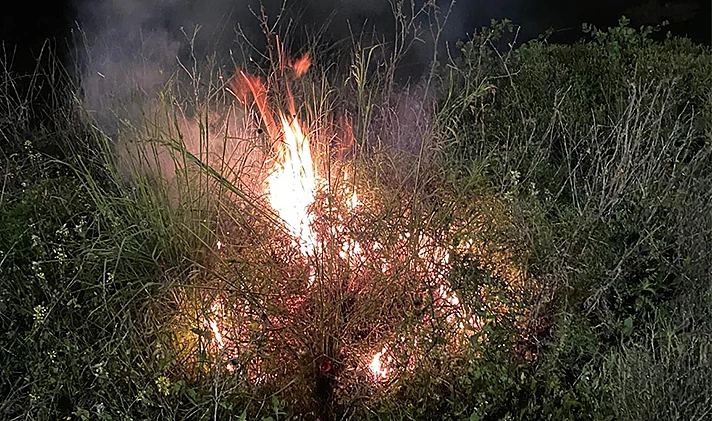השריפה שנגרמה כתוצאה מהשלכת בקבוקי התבערה אל עבר רכב משמר הגבול